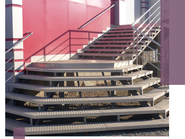 Лестницы для магазина в Малоярославце — изготовление и монтаж