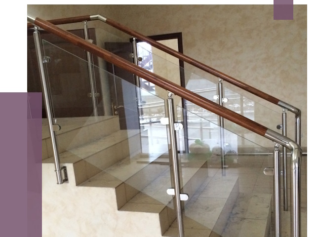 Комбинированные перила из металла и дерева в Малоярославце