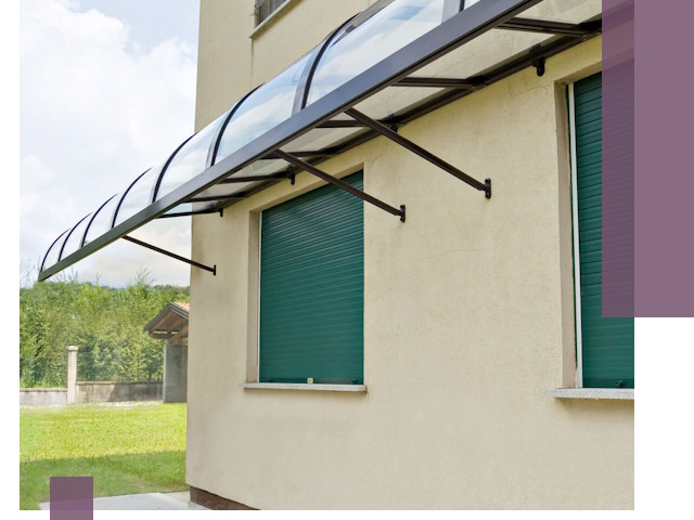 Козырьки над окнами в Малоярославце — изготовление и монтаж по выгоде